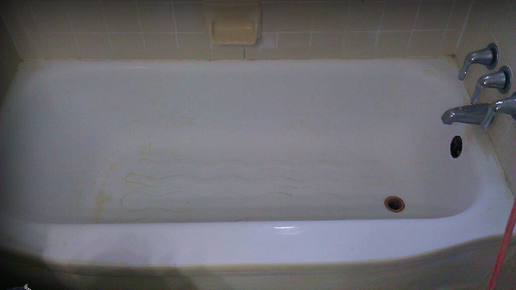 Professionally refinished bathtub finish &mdash; serving Memphis, MI